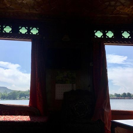 Houseboat Lily Of Nageen Srīnagar Extérieur photo