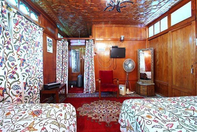 Houseboat Lily Of Nageen Srīnagar Extérieur photo