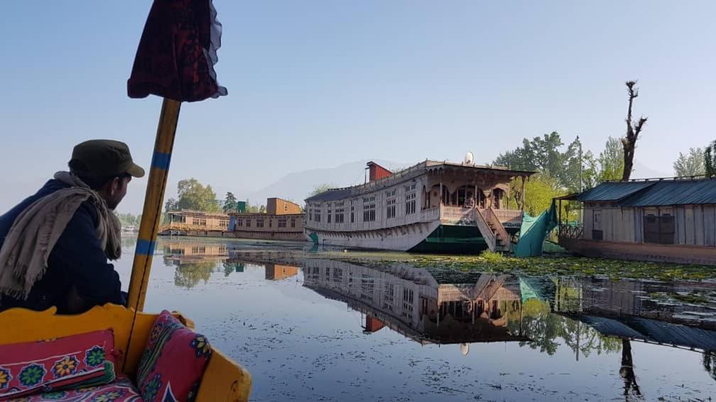 Houseboat Lily Of Nageen Srīnagar Extérieur photo