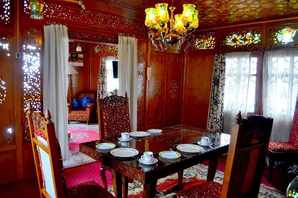 Houseboat Lily Of Nageen Srīnagar Extérieur photo