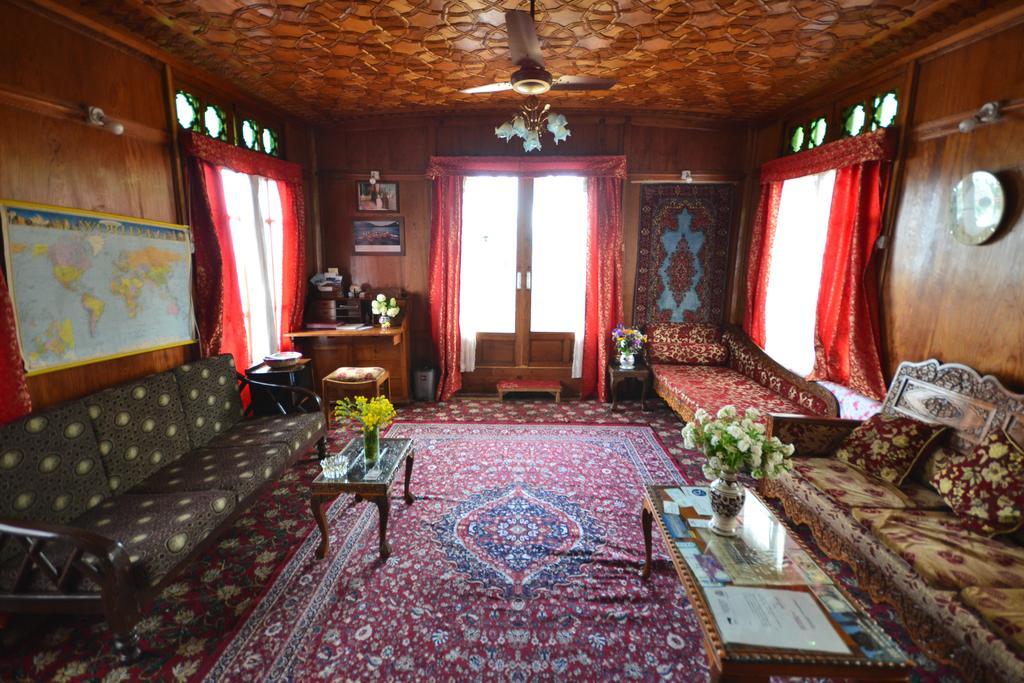 Houseboat Lily Of Nageen Srīnagar Extérieur photo